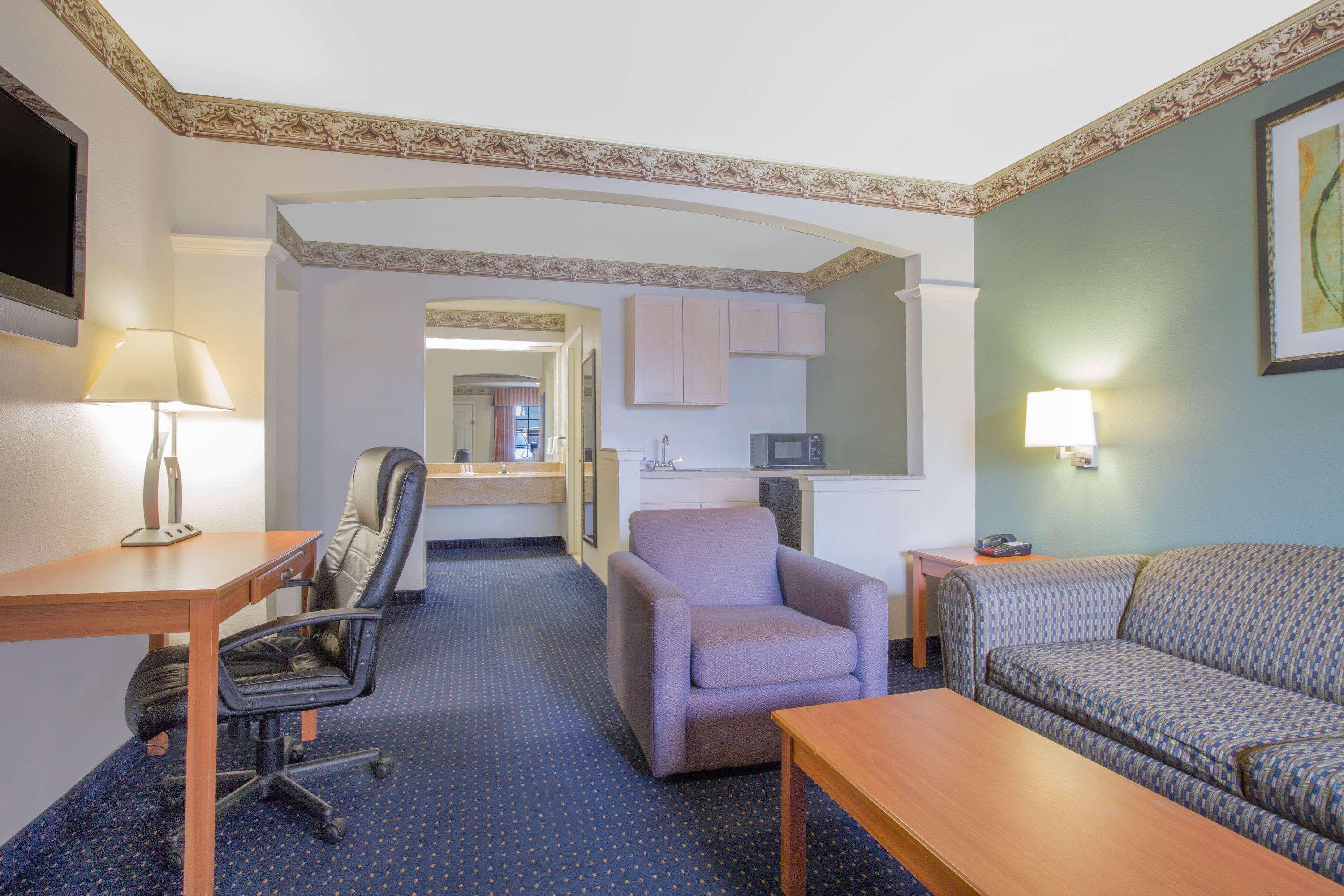 Days Inn By Wyndham Nacogdoches/Sfa University/Downtown Exterior photo